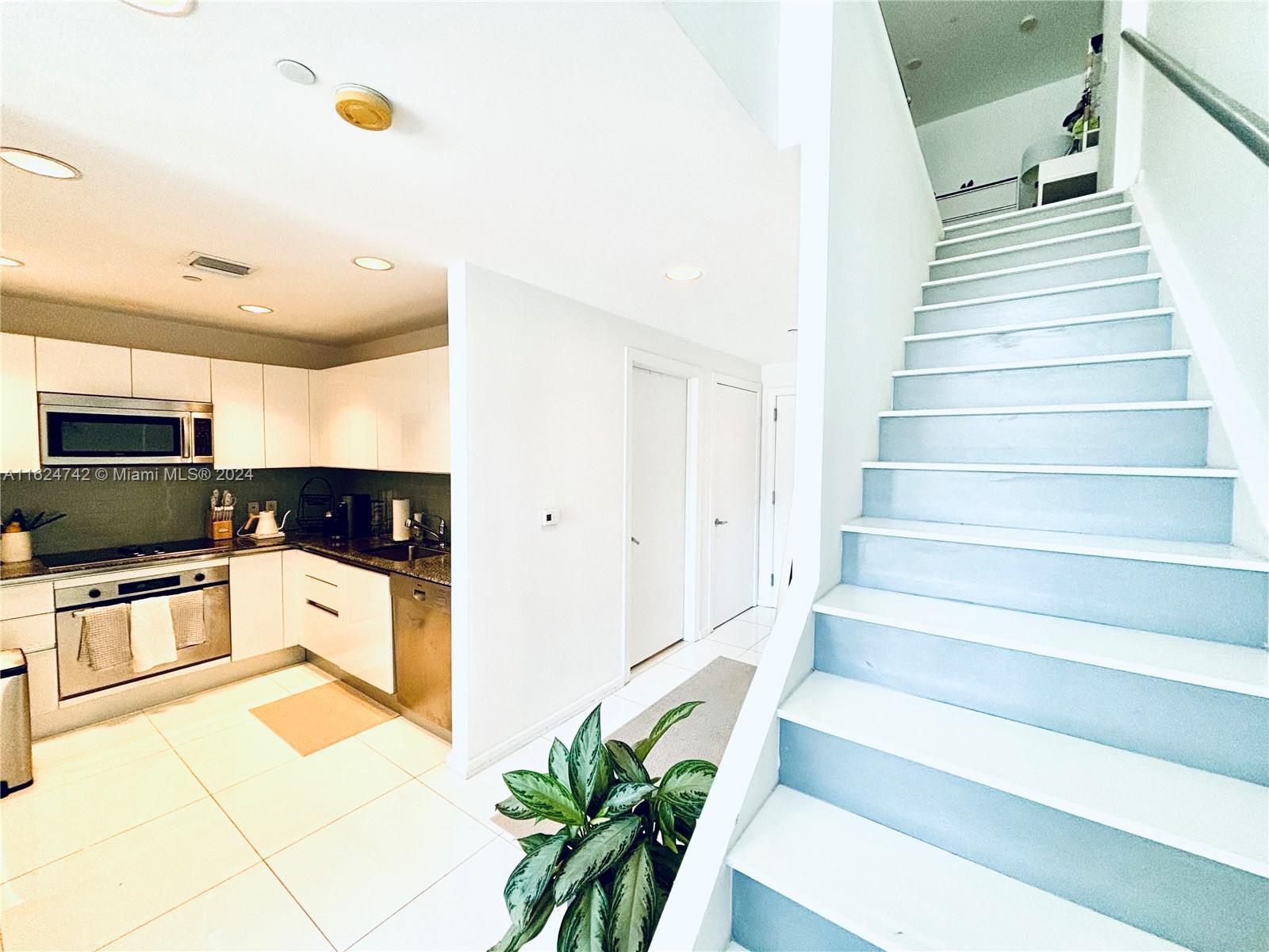 1050 Brickell Ave # 614