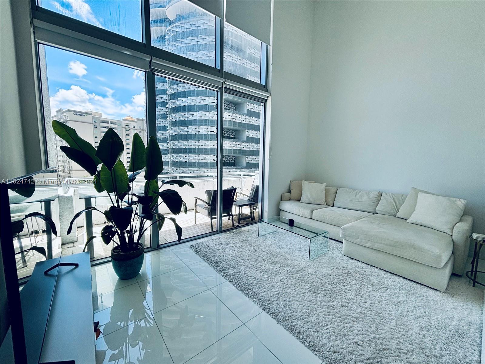 1050 Brickell Ave # 614