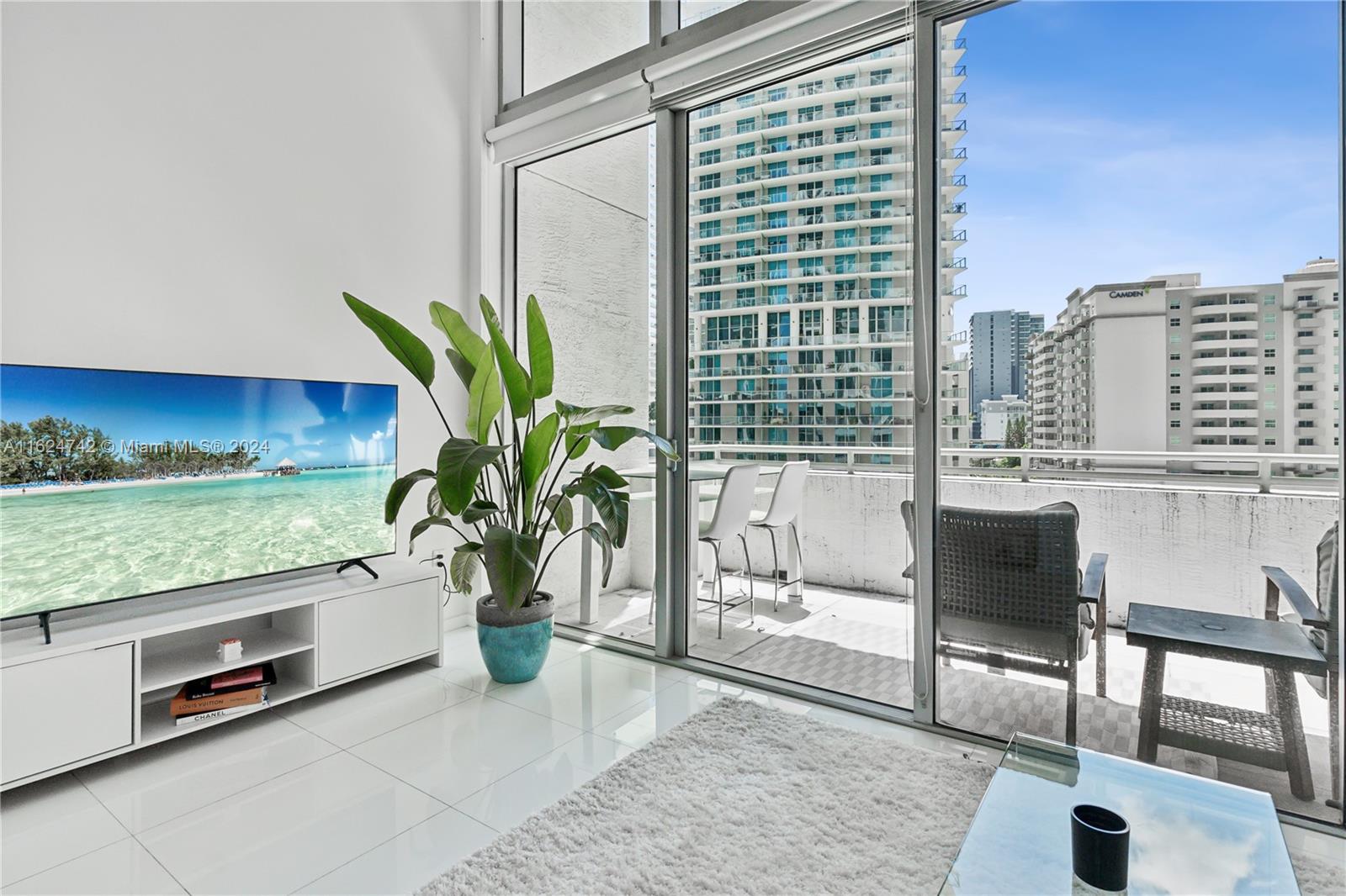 1050 Brickell Ave # 614