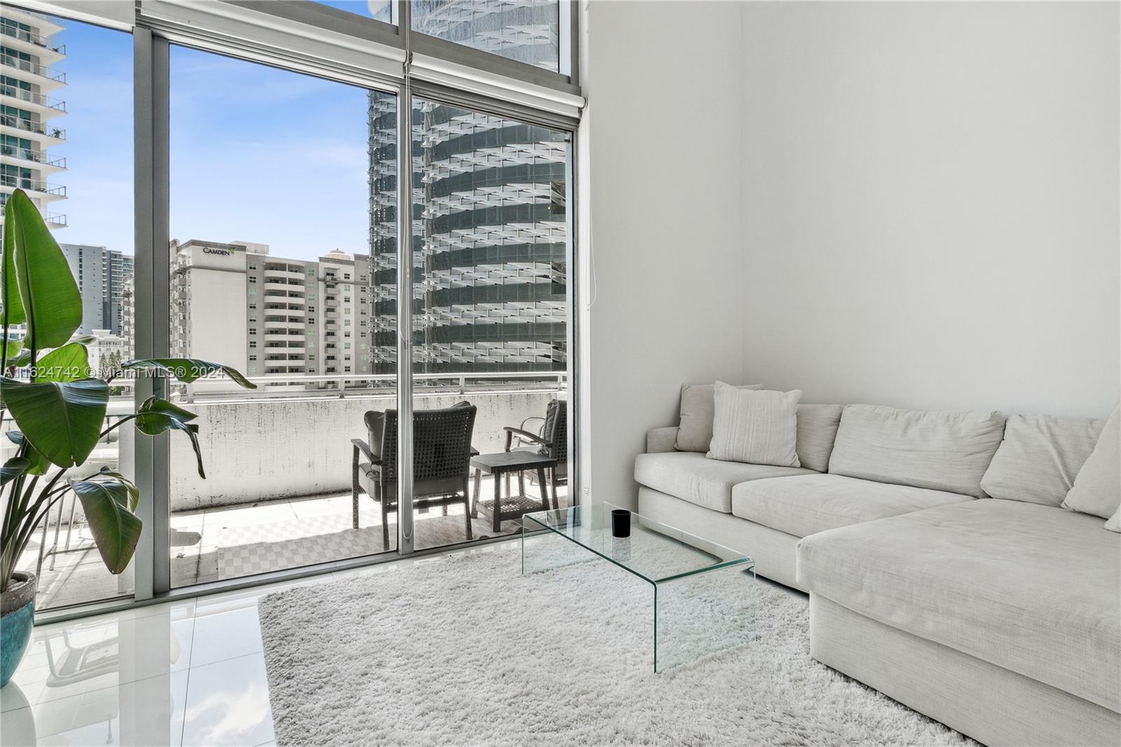 1050 Brickell Ave # 614