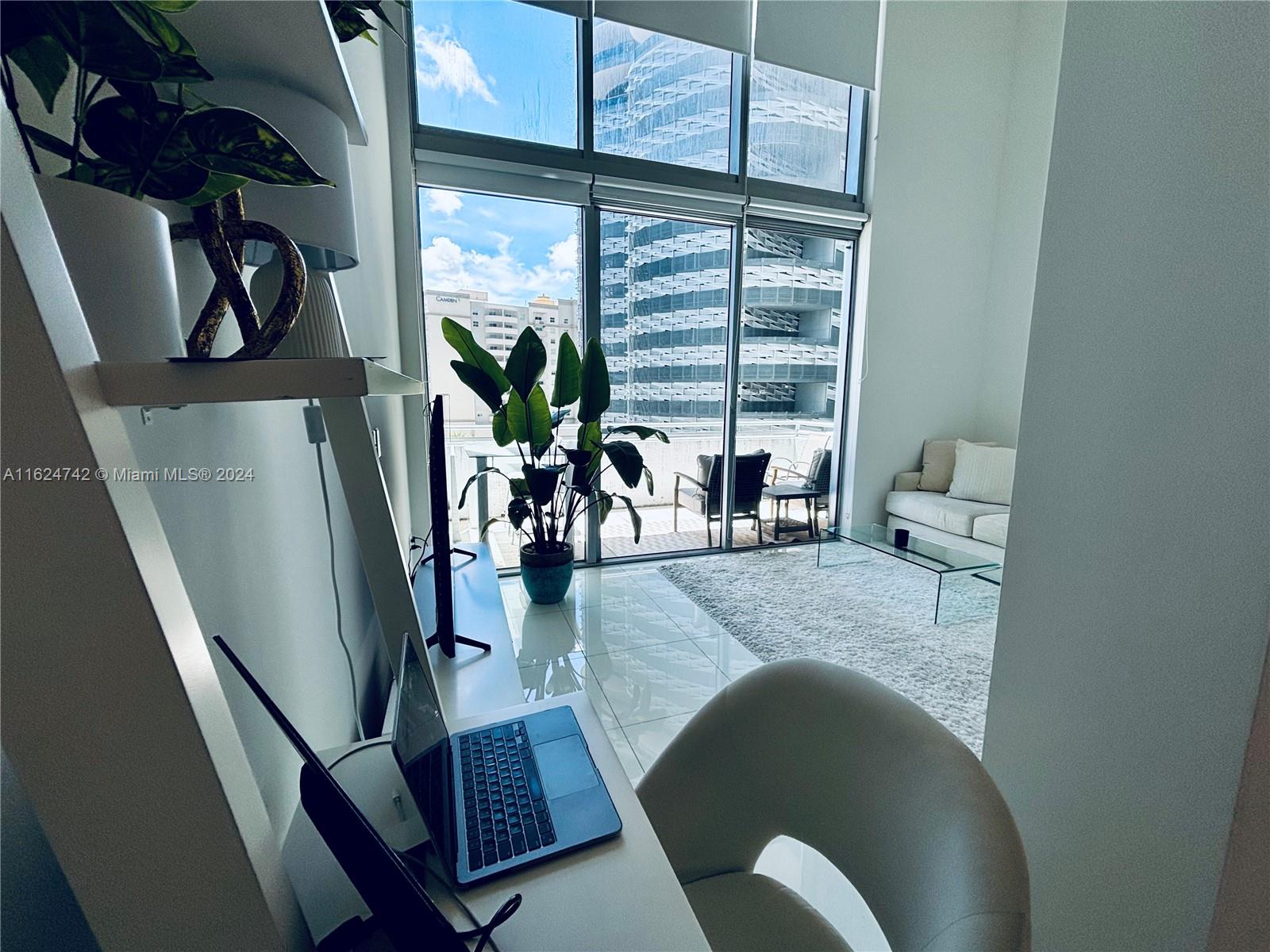 1050 Brickell Ave # 614