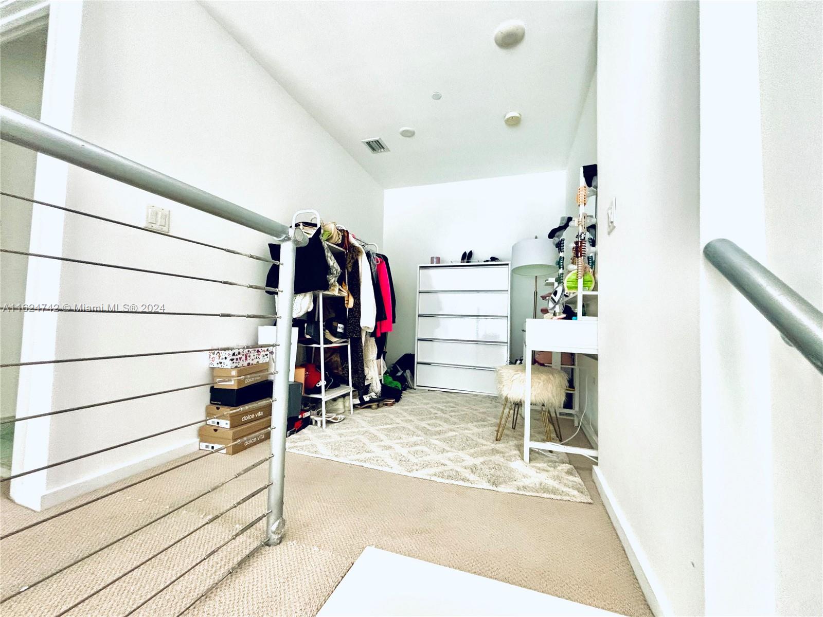 1050 Brickell Ave # 614