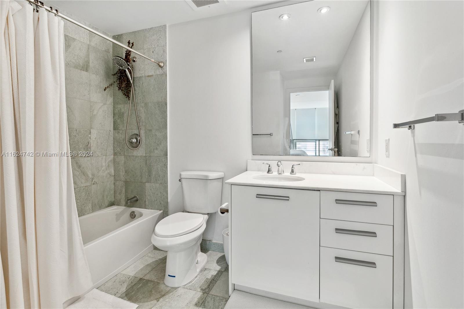 1050 Brickell Ave # 614