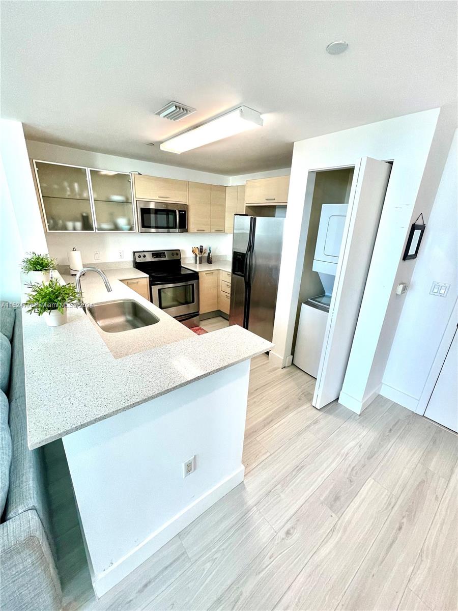 350 NE 24th St # 709