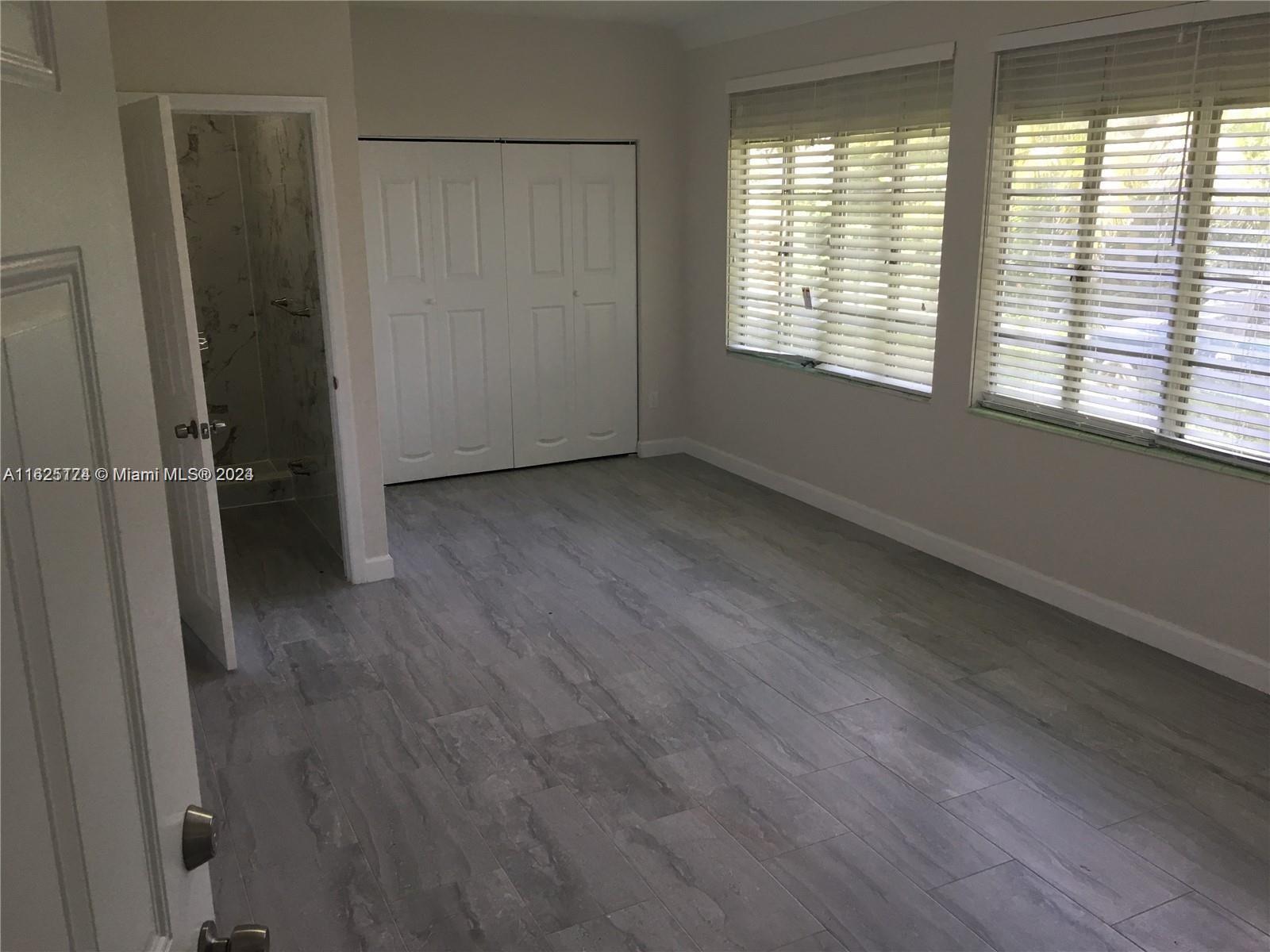 934 SW 8th Ct