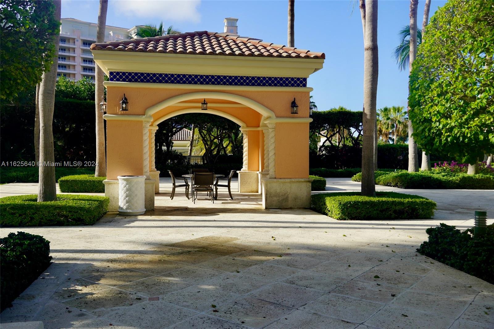 799 Crandon Blvd # 607