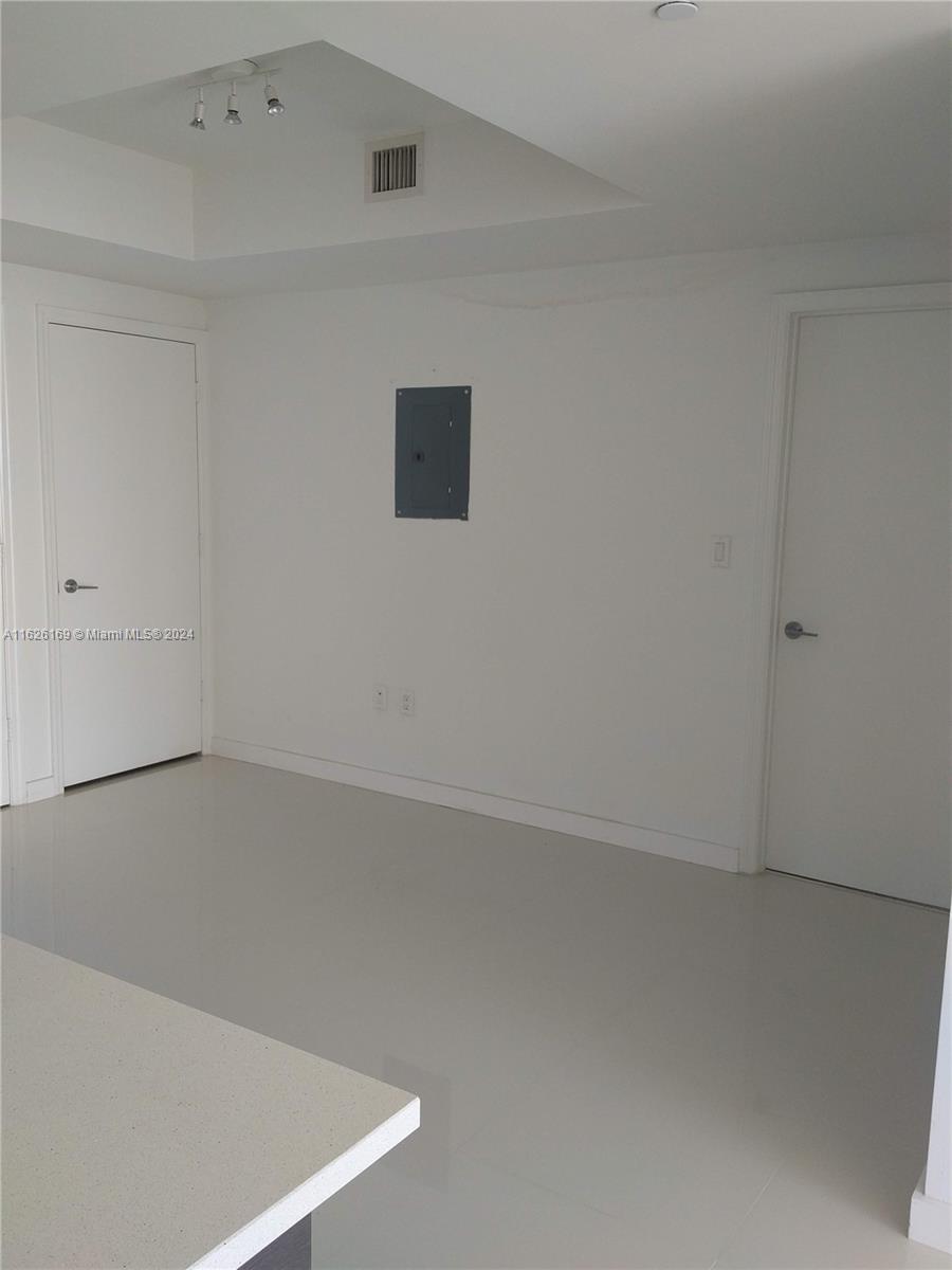 500 BRICKELL AVE # 3200