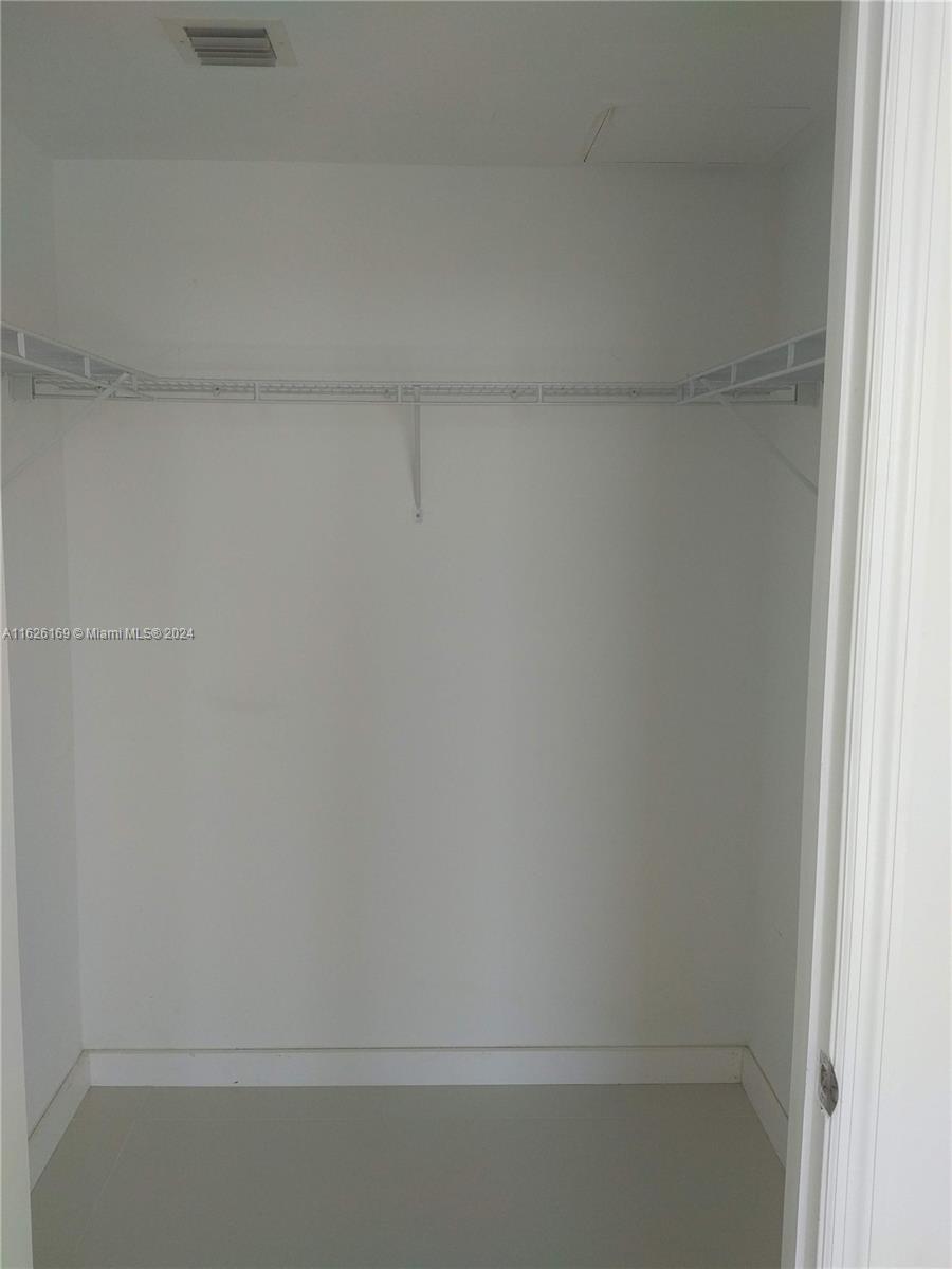 500 BRICKELL AVE # 3200