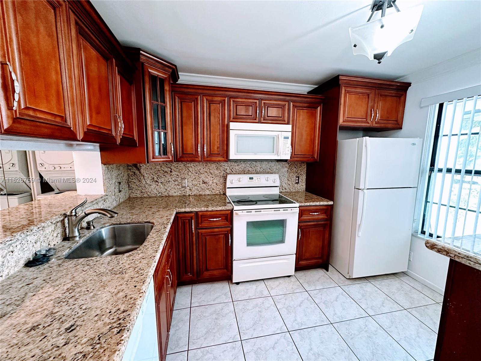 205 Lake Pointe Dr # 202