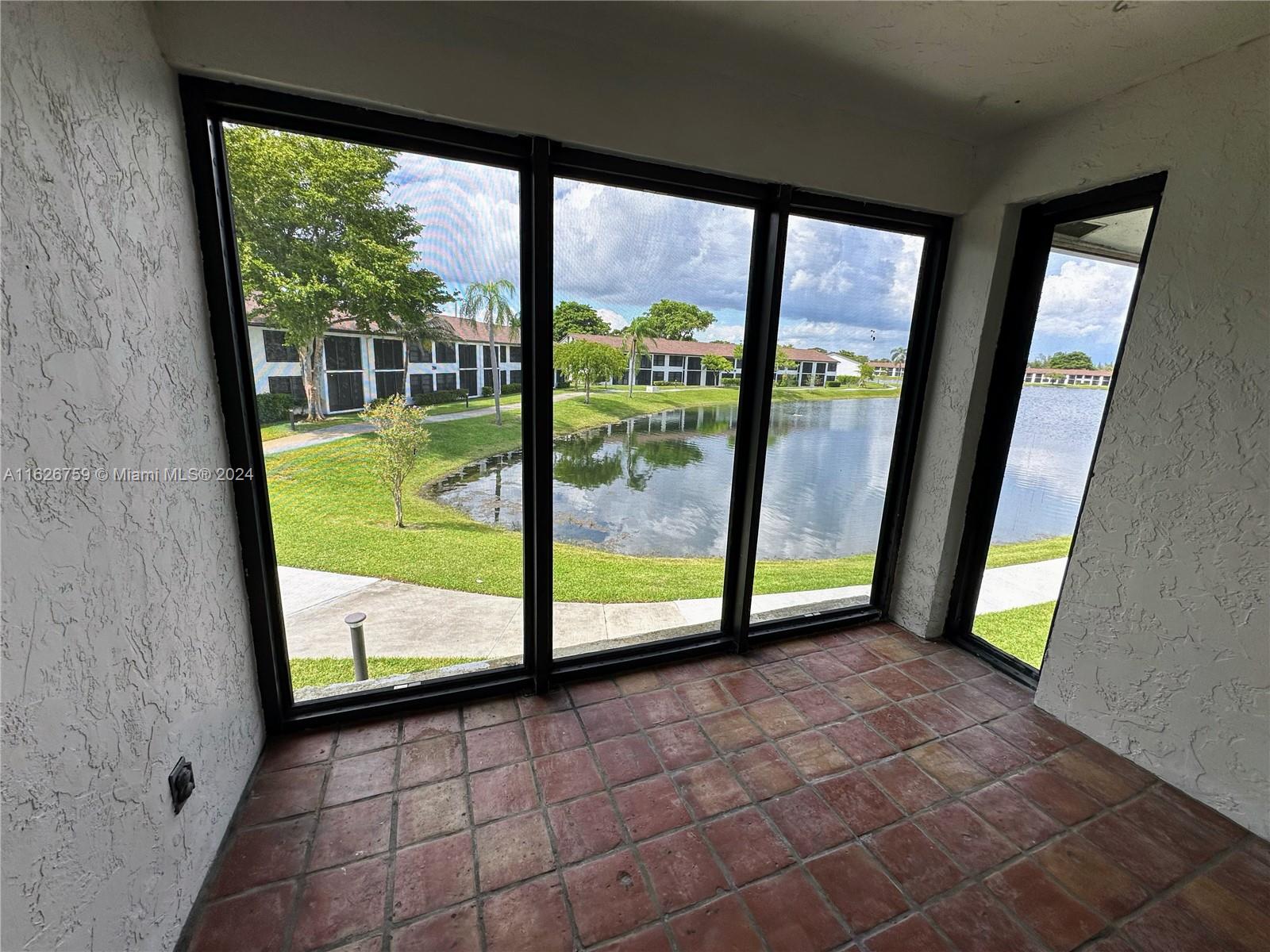 205 Lake Pointe Dr # 202