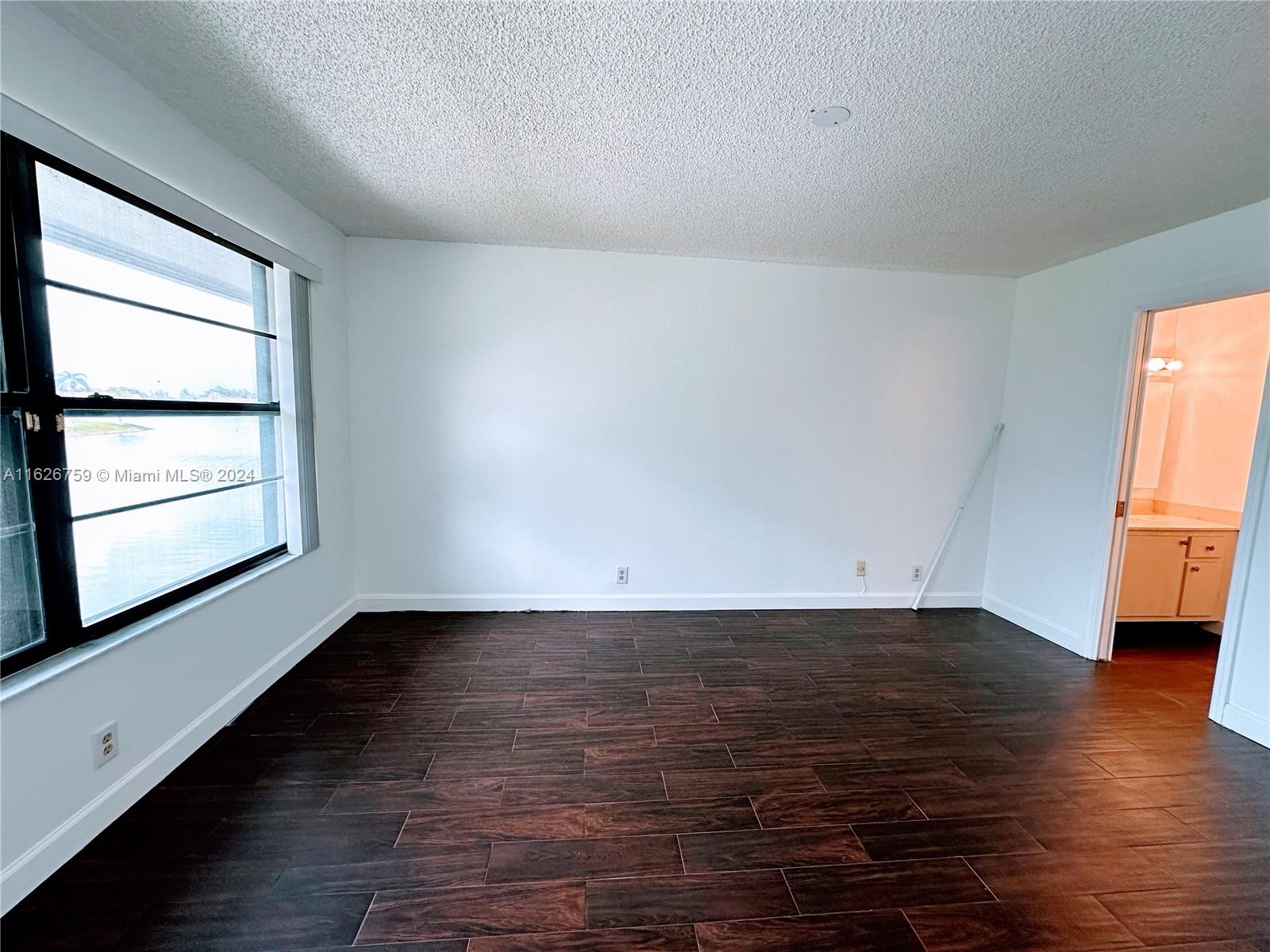 205 Lake Pointe Dr # 202