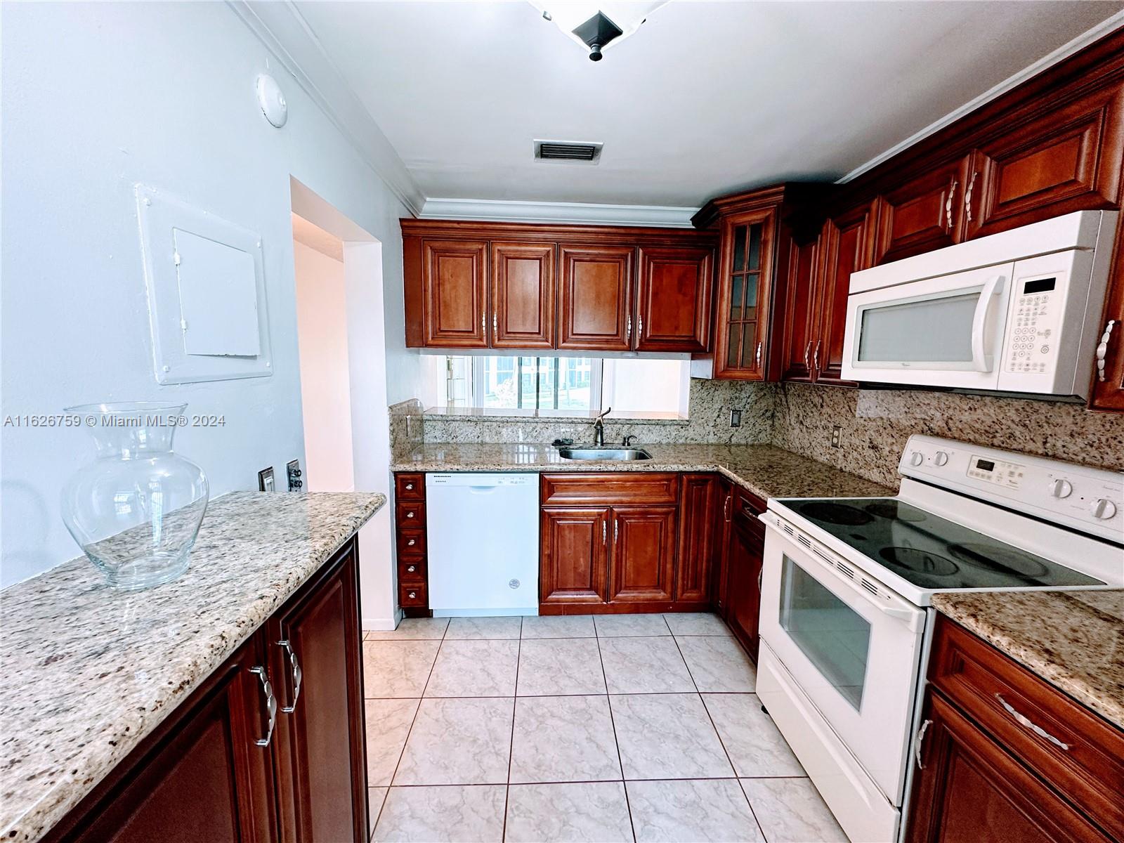 205 Lake Pointe Dr # 202