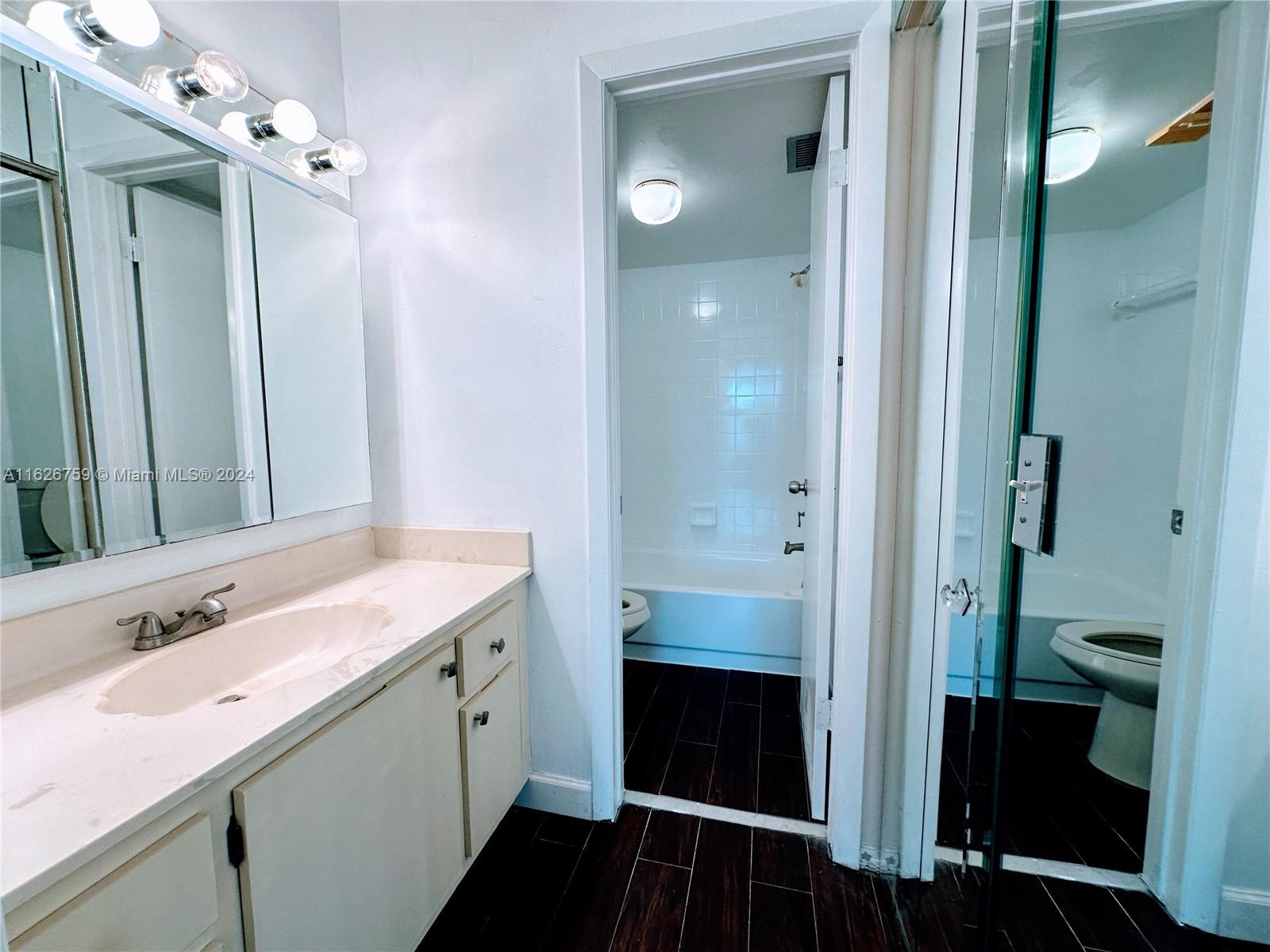 205 Lake Pointe Dr # 202