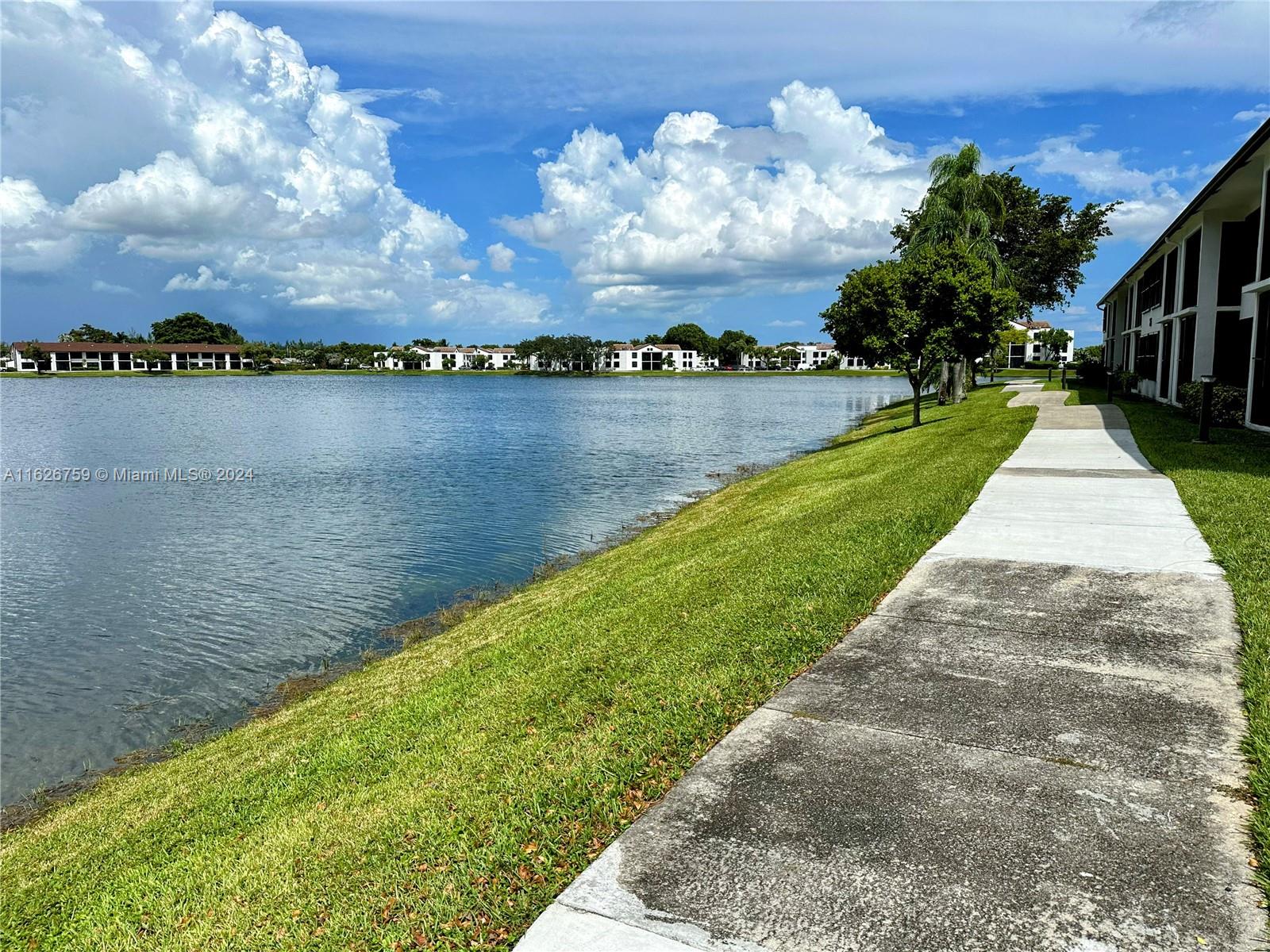 205 Lake Pointe Dr # 202