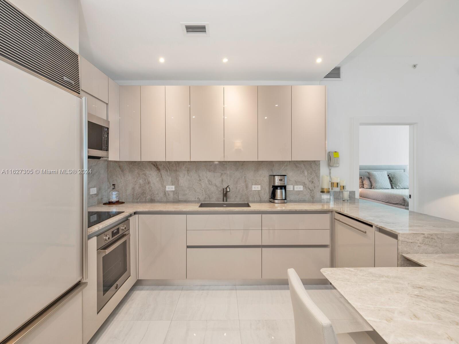 6799 Collins Ave # 501