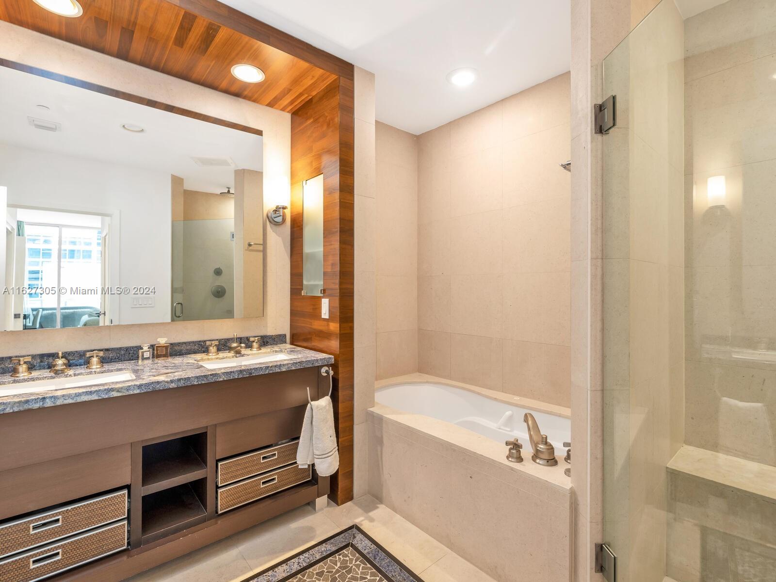 6799 Collins Ave # 501