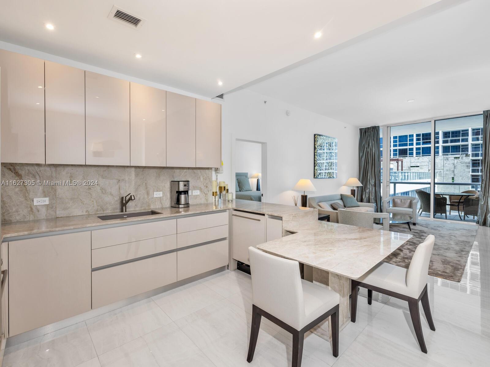 6799 Collins Ave # 501