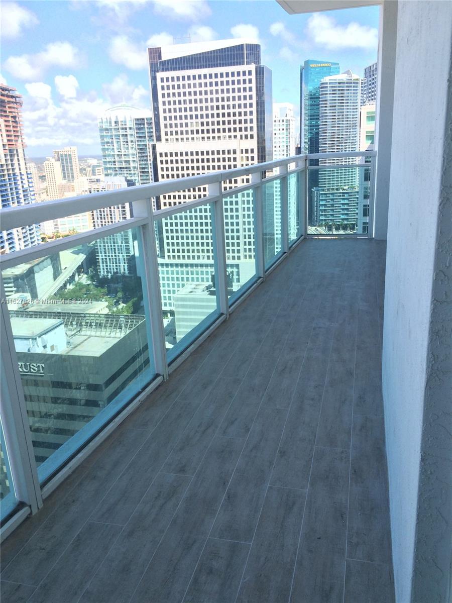 951 Brickell Ave # 3505