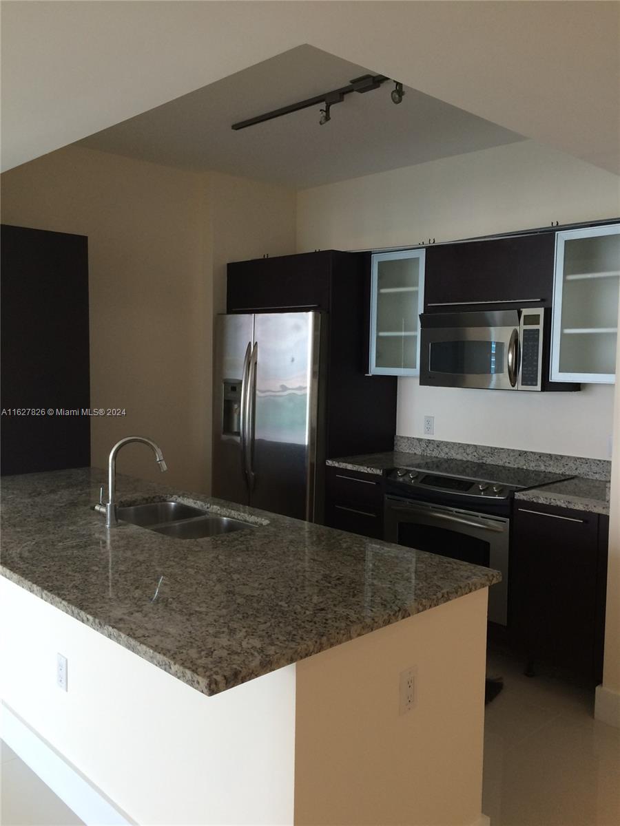 951 Brickell Ave # 3505