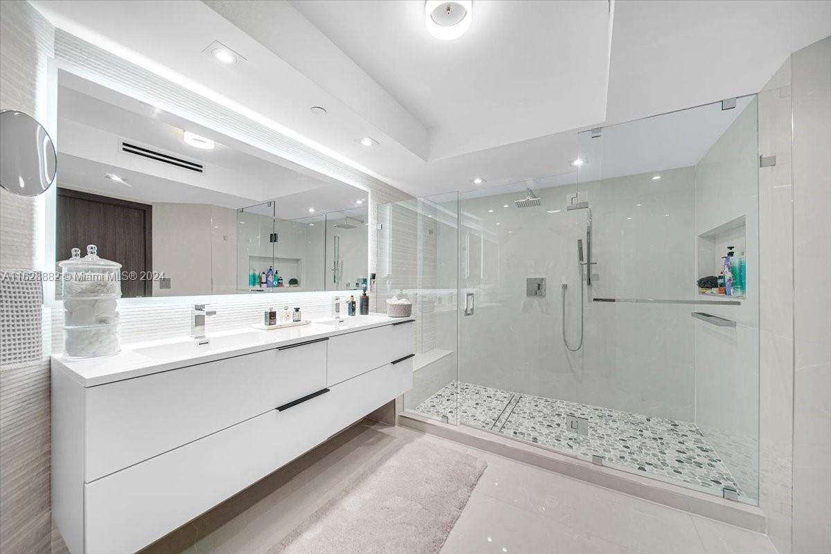 16425 Collins Ave # 1016