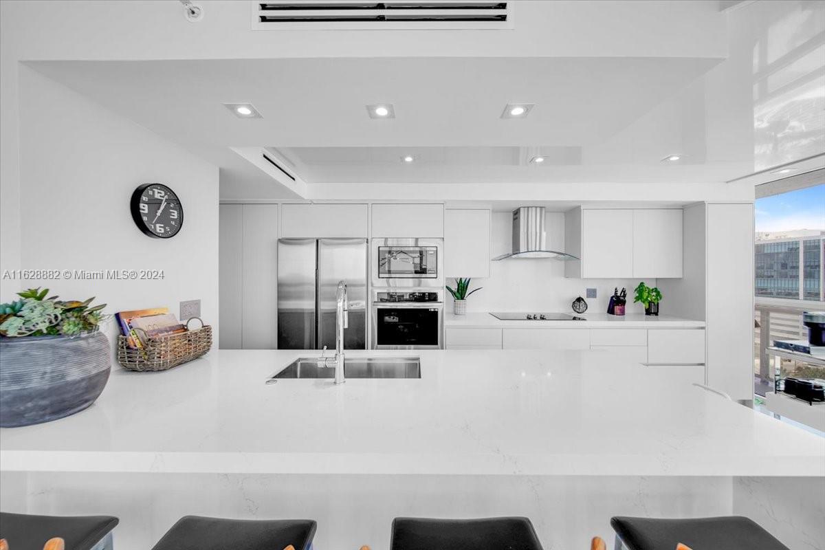 16425 Collins Ave # 1016