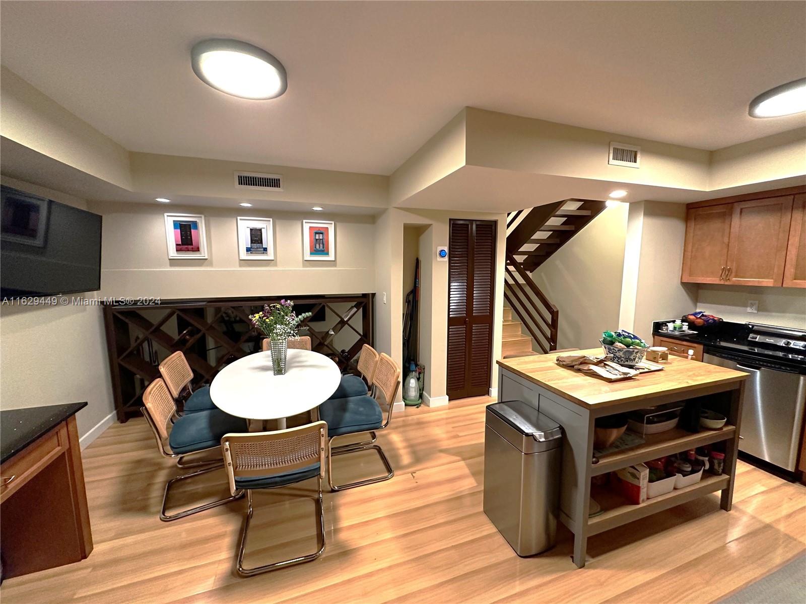 400 Valencia Ave # 2