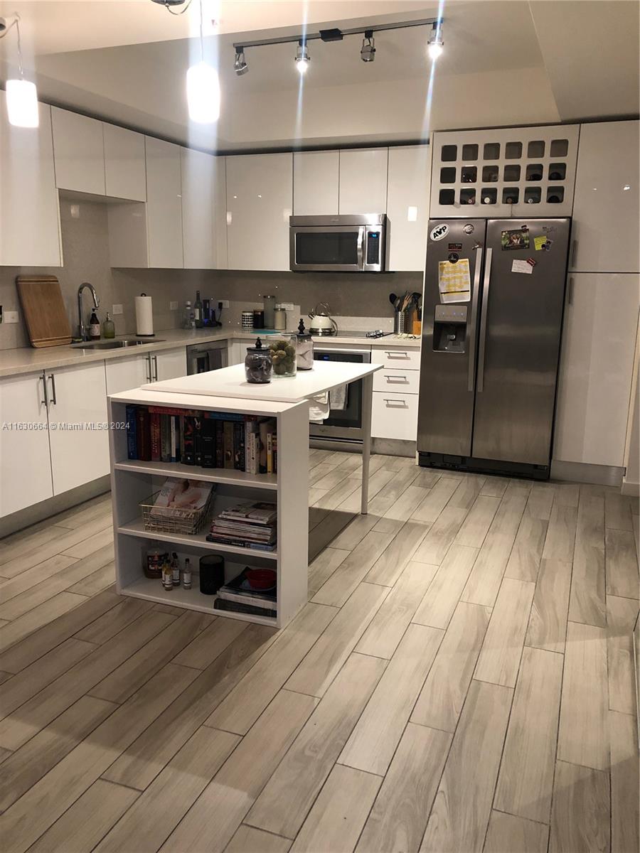 999 SW 1st Ave # 2801