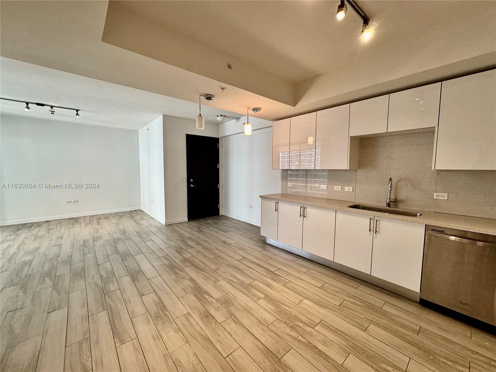 999 SW 1st Ave # 2801