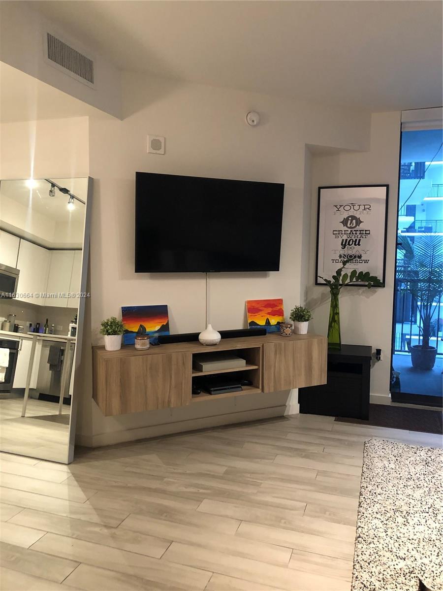 999 SW 1st Ave # 2801