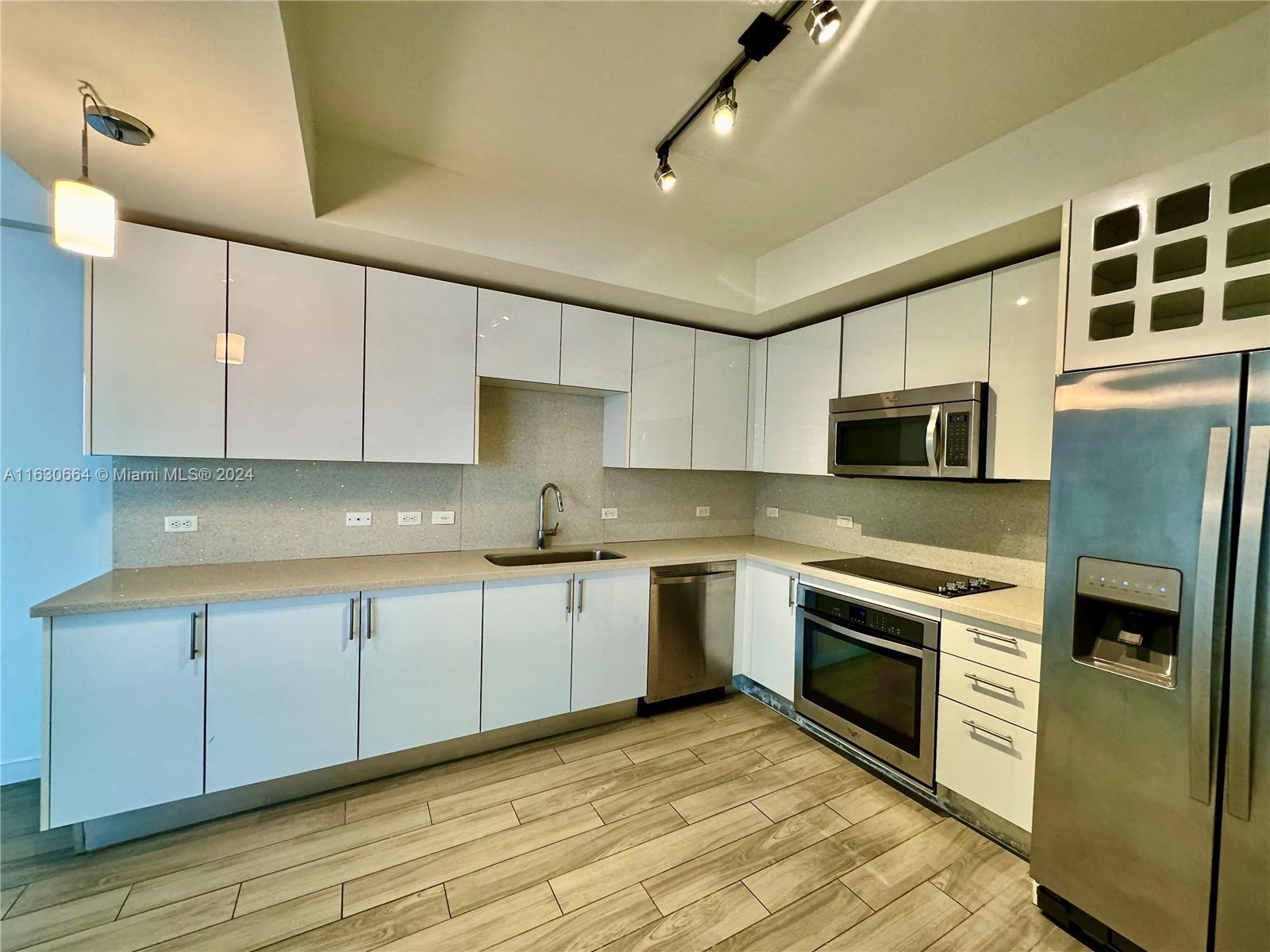 999 SW 1st Ave # 2801