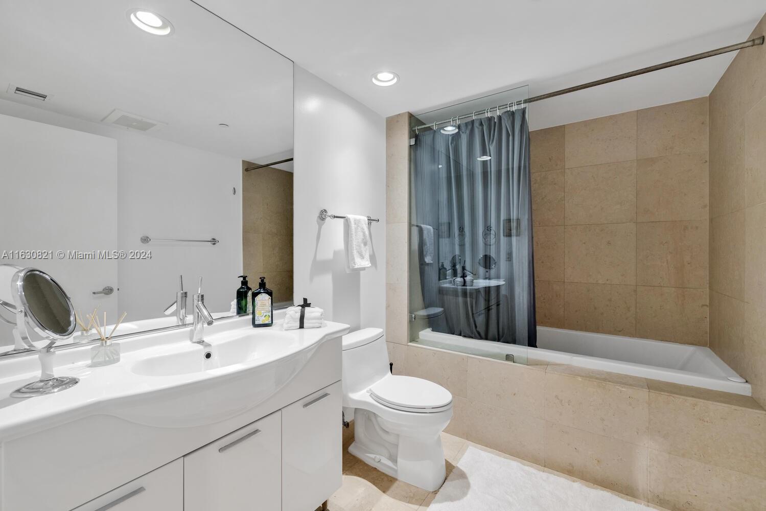 475 Brickell Ave # 2610