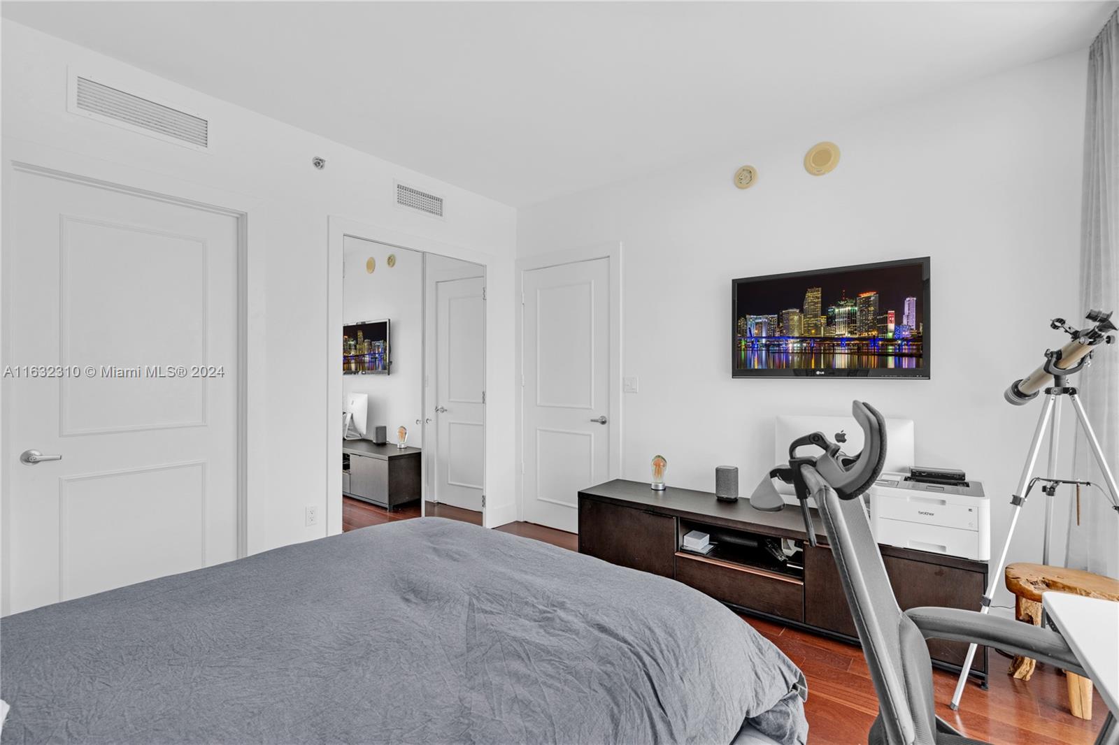 495 Brickell Ave # 5405