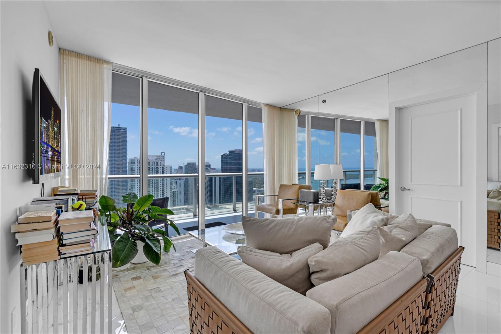 495 Brickell Ave # 5405