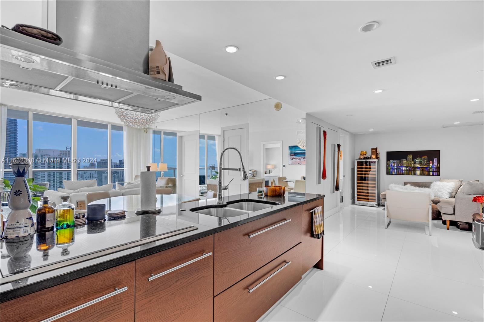 495 Brickell Ave # 5405