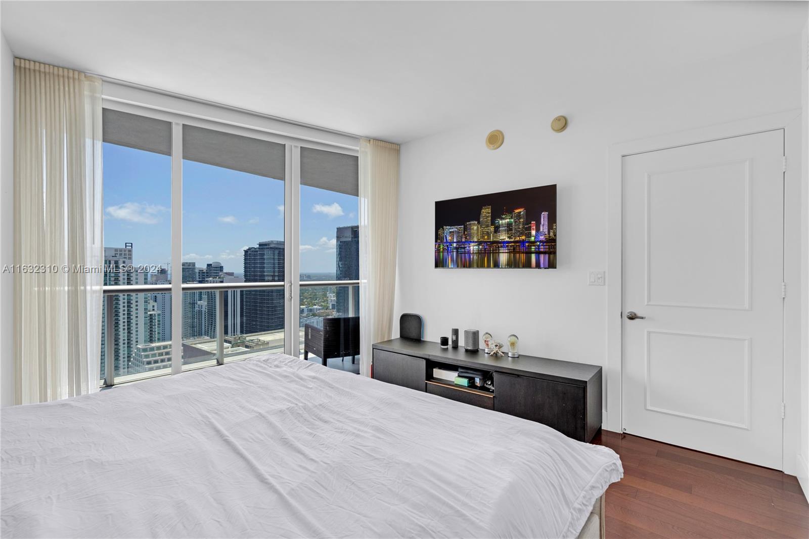 495 Brickell Ave # 5405
