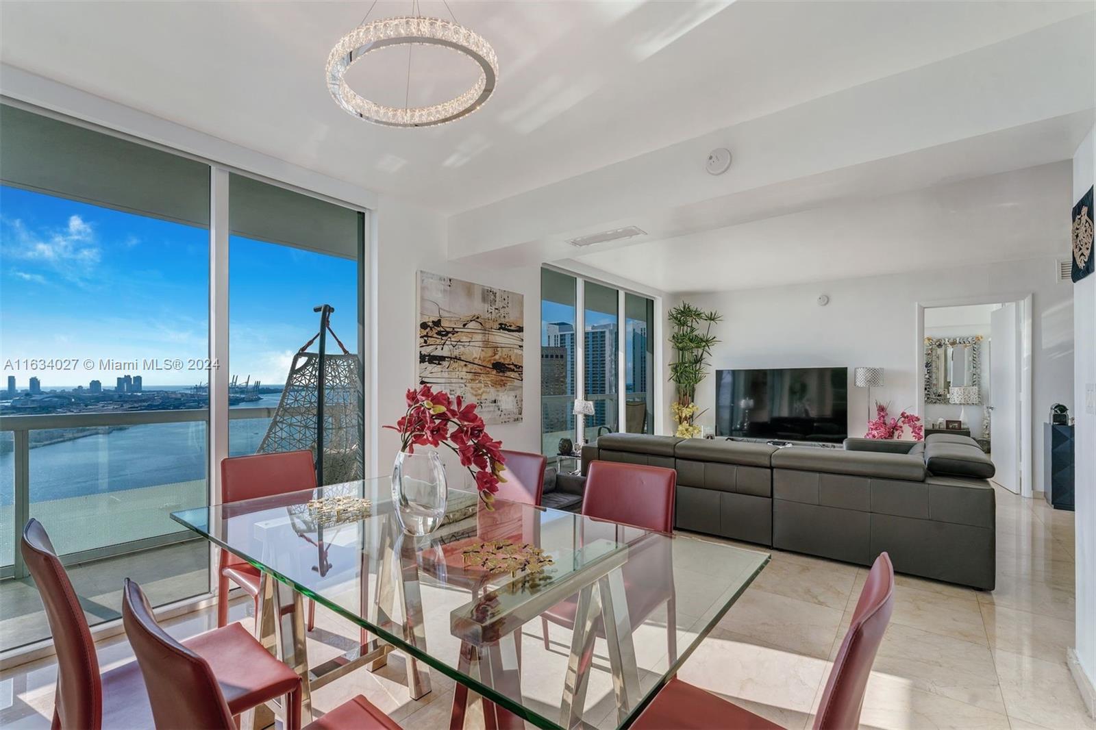 50 Biscayne Blvd # 2804