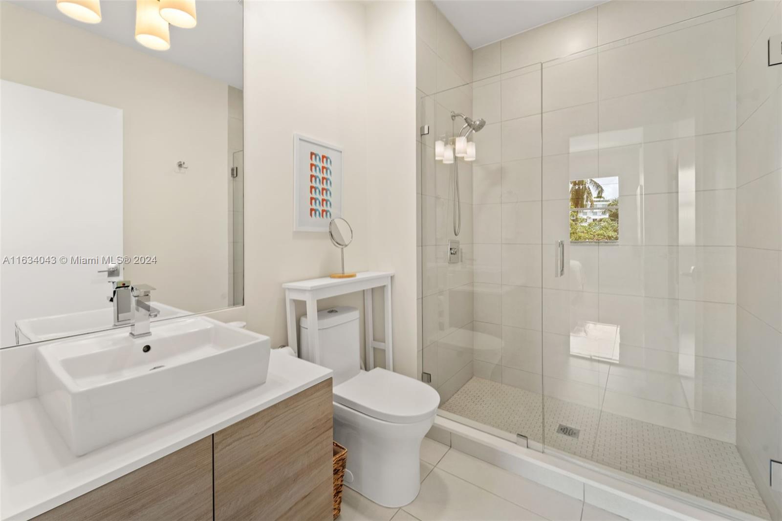 10201 E Bay Harbor Dr # 203