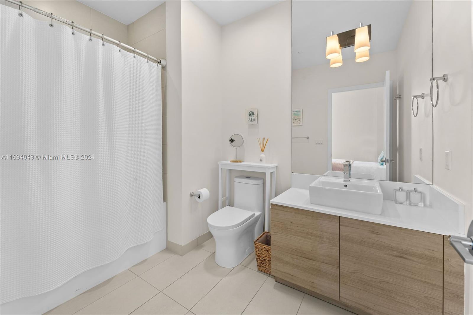 10201 E Bay Harbor Dr # 203