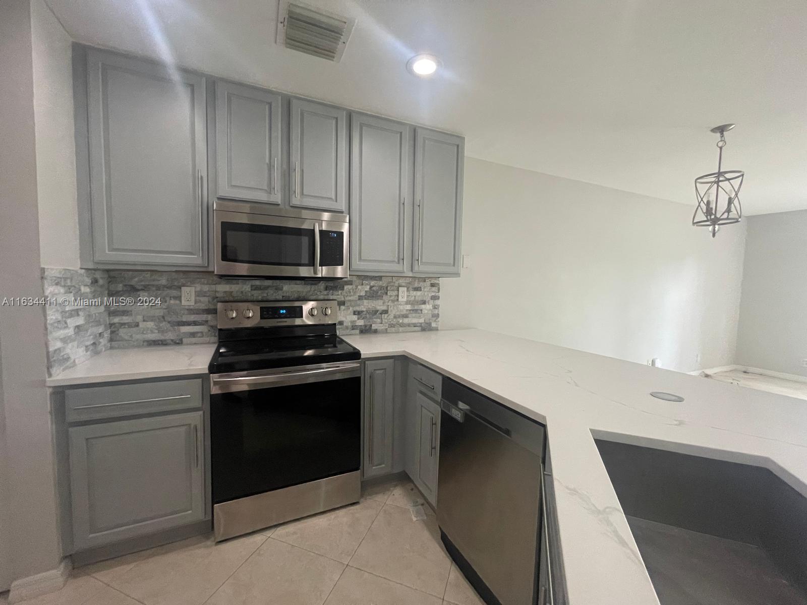 8660 S Southgate Shores Cir # 8660