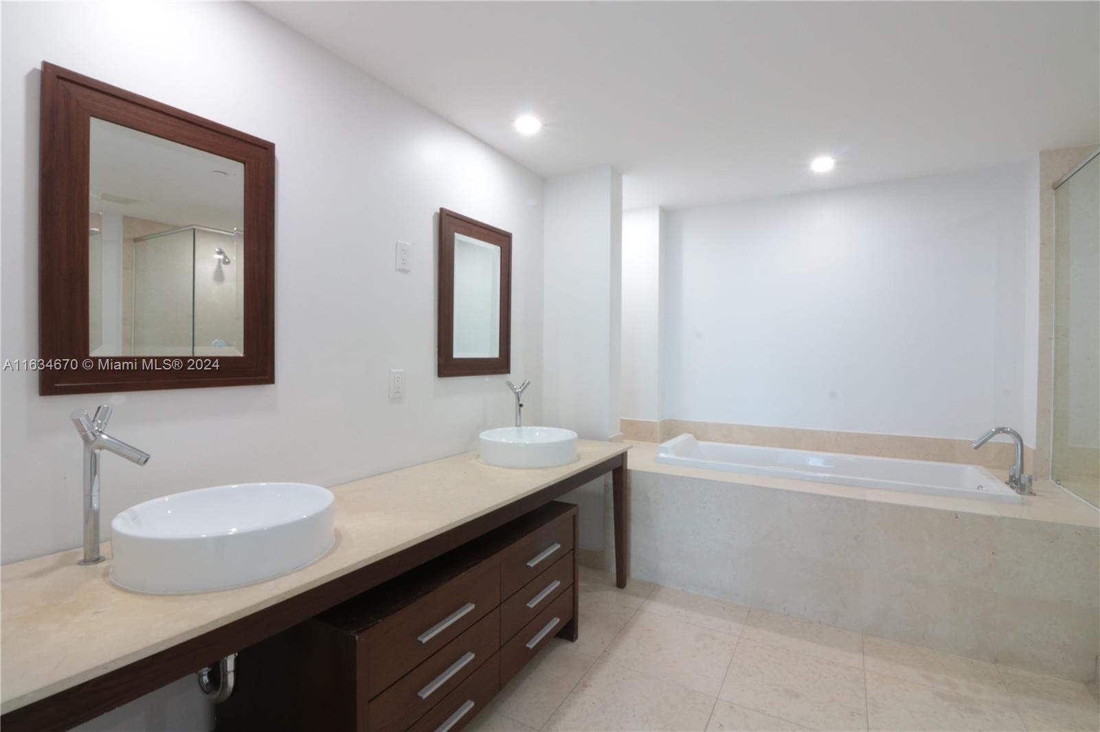 495 Brickell Ave # 4005