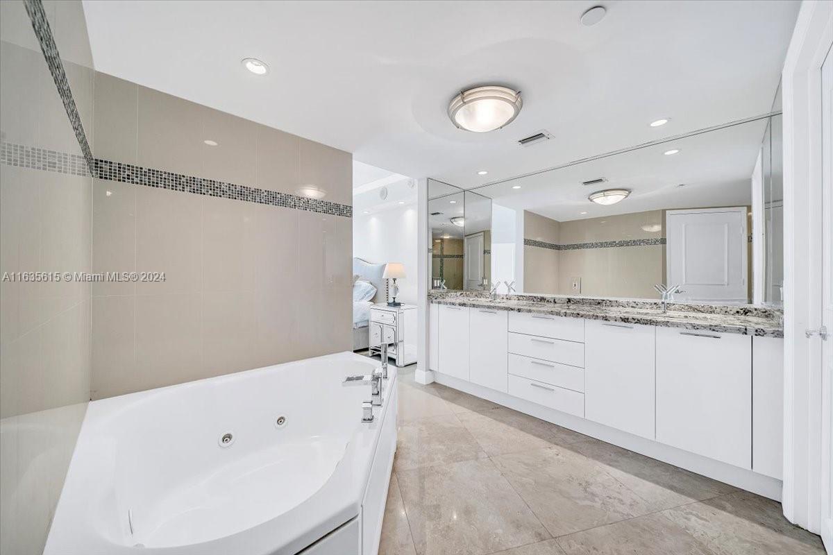 18911 Collins Ave # 1903