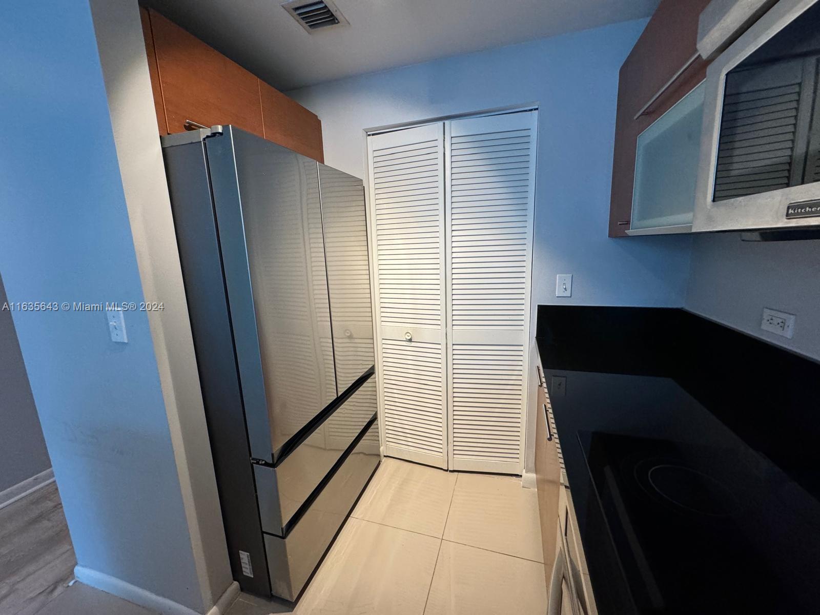 244 Biscayne Blvd # 2105