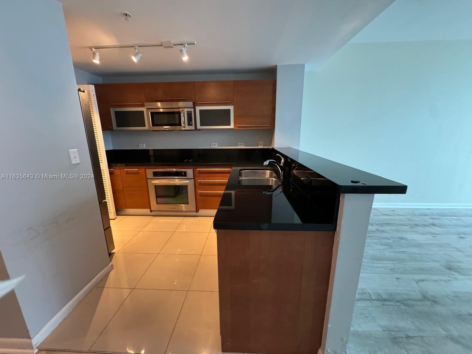 244 Biscayne Blvd # 2105