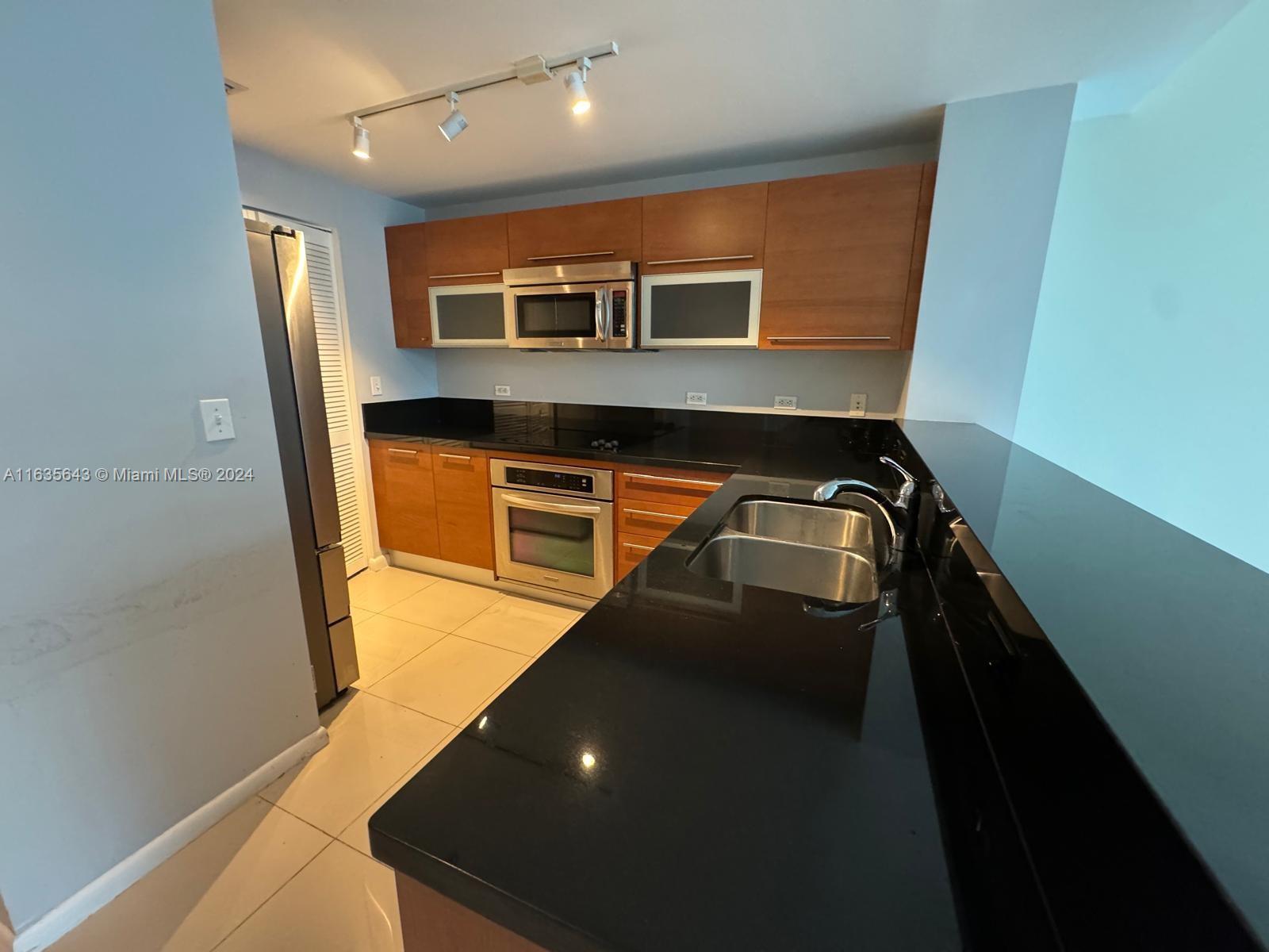 244 Biscayne Blvd # 2105