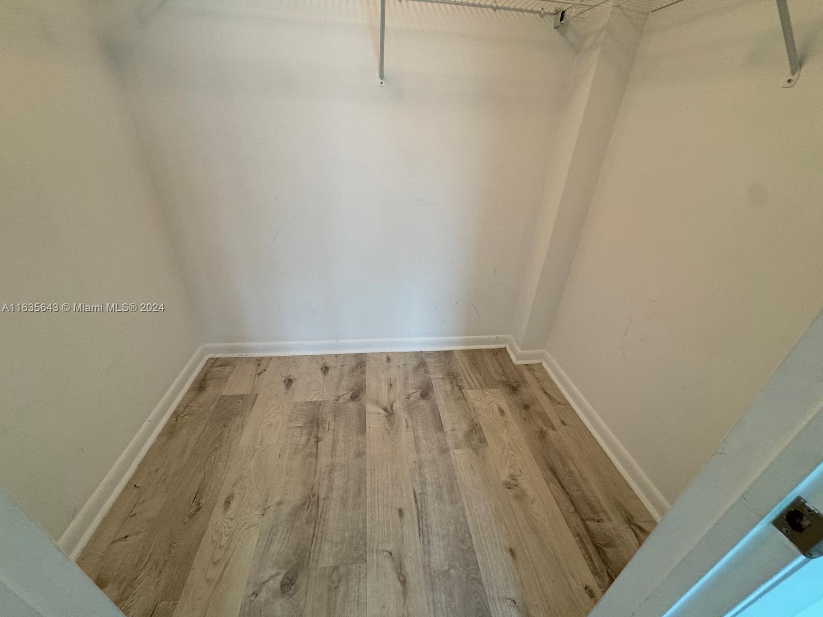 244 Biscayne Blvd # 2105