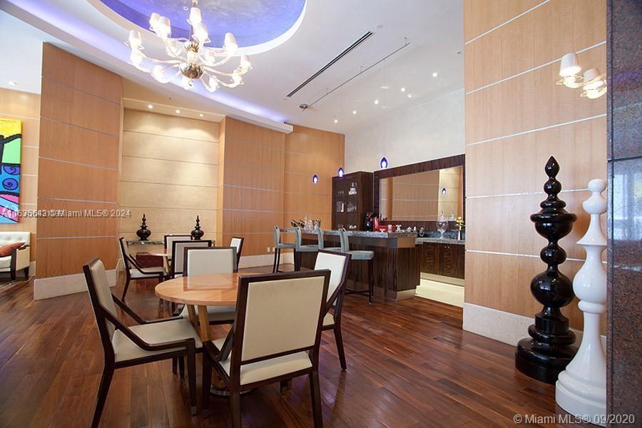 244 Biscayne Blvd # 2105