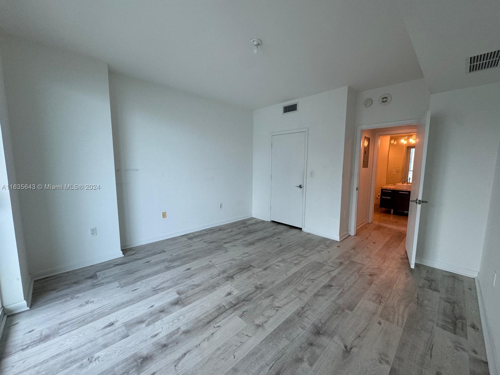 244 Biscayne Blvd # 2105