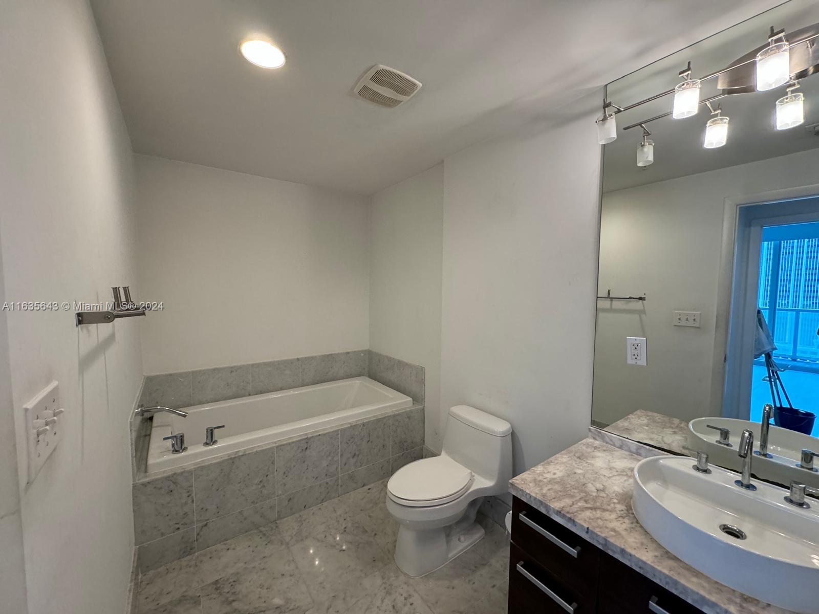 244 Biscayne Blvd # 2105