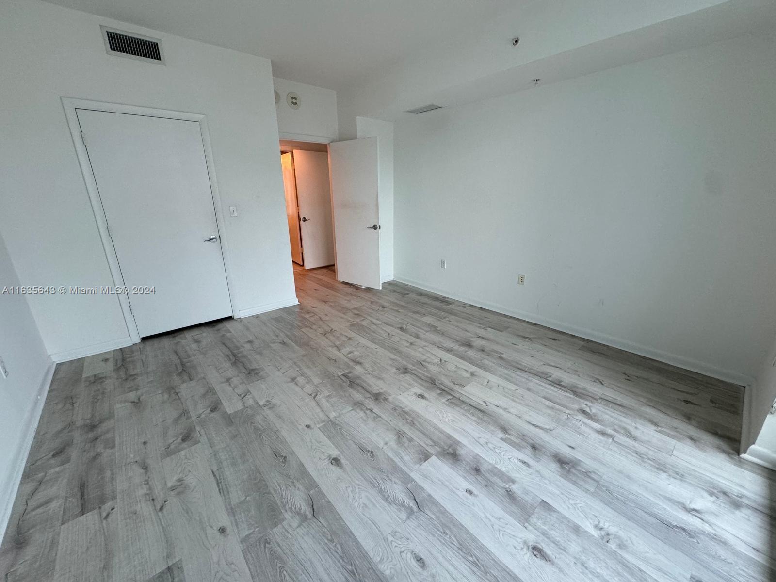 244 Biscayne Blvd # 2105