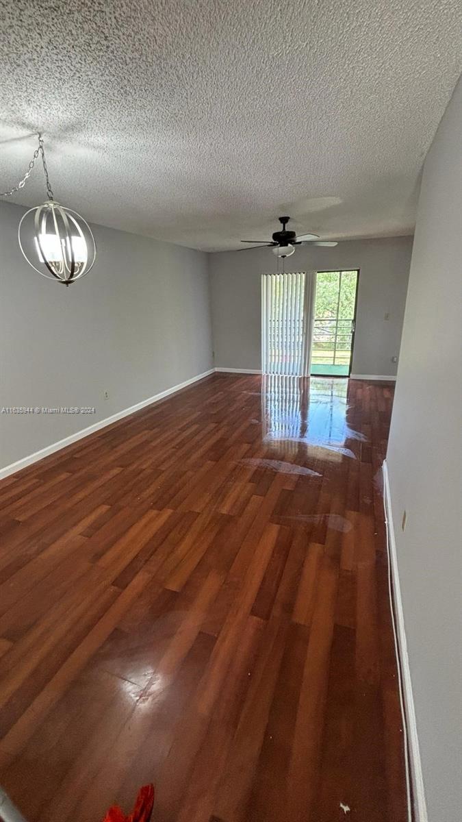 925 NE 209th St # 28 Unit: 202-28